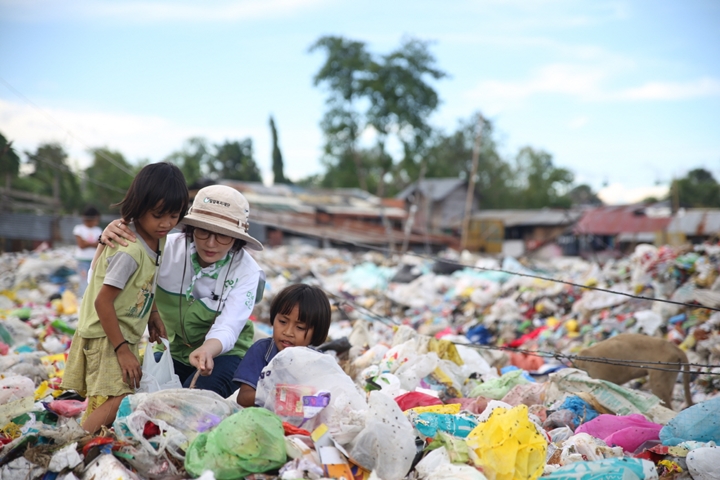 Actress Hyun Hee Roh visits Philippines with Miral Welfare Foundation and MBC ‘Happy when Sharing’